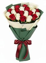 Букет Микс из красных и белых роз в Раменском