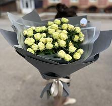 Букет Белые кустовые розы Солинеро в Раменском