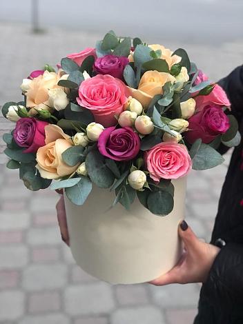 Цветочная композиция из Розы в шляпной коробке в Раменском