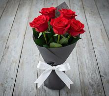 Букет 5 Красных роз Эдлесс Лав в Раменском