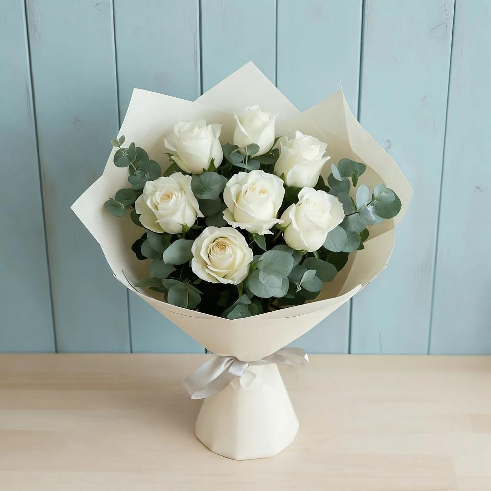 Букет Белые розы в Эвкалипте в Раменском