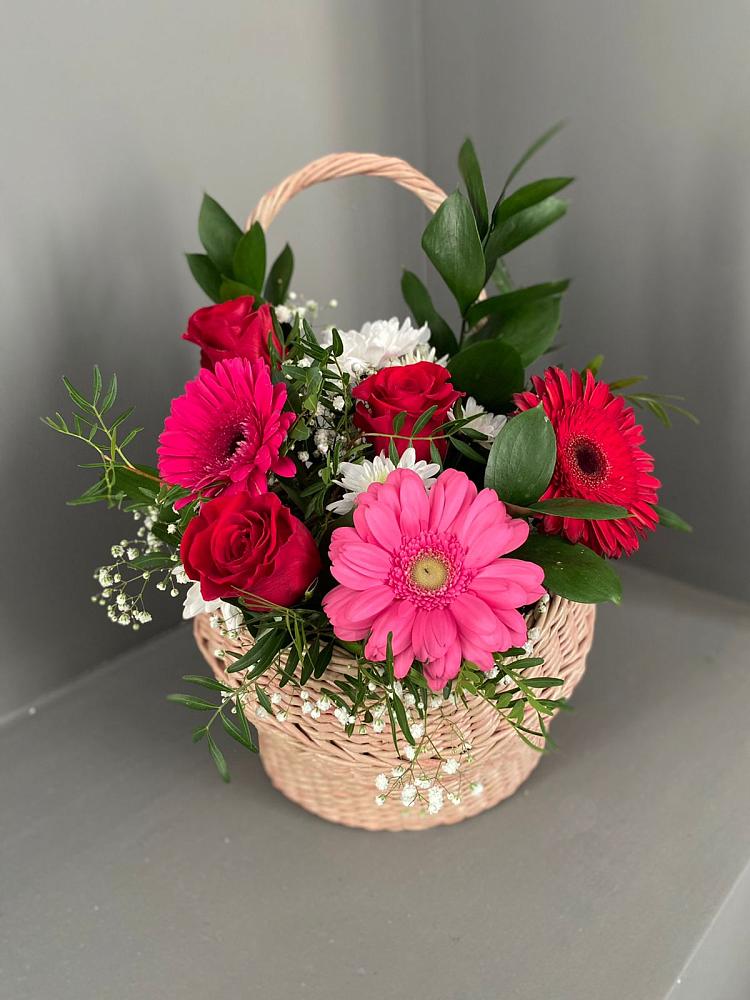 Цветочная композиция из Розы, Хризантемы и Герберы в корзине в Раменском