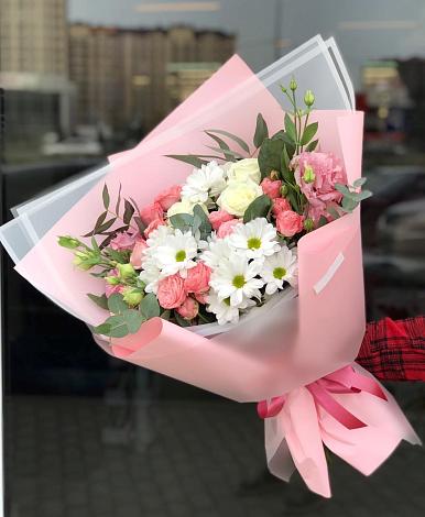 Букет цветов из: Розы, Лизиантусы и Хризантемы в Раменском